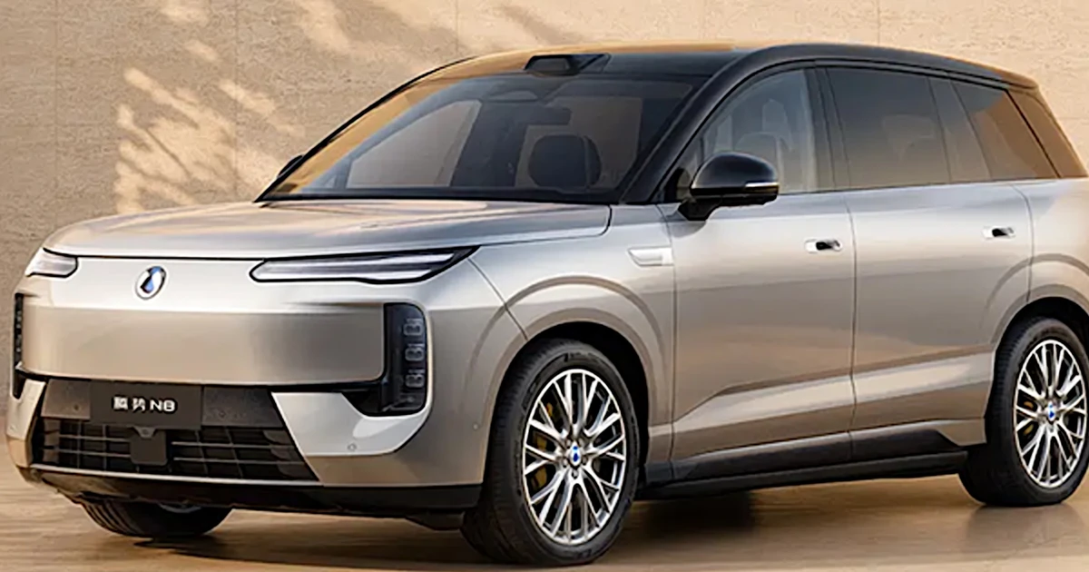 Denza N8 electric SUV front view highlighting sleek design