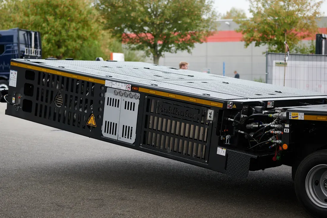 Goldhofer PST/SL-ES 285 heavy transporter detailed view