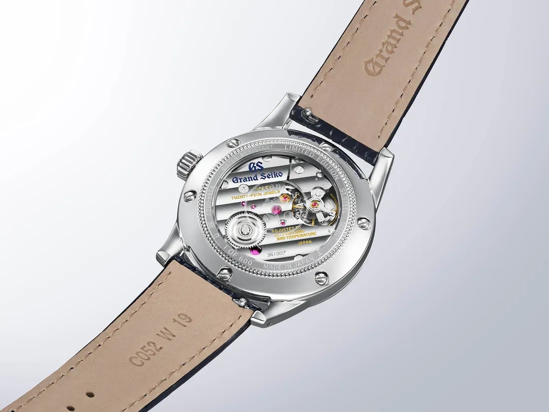 carousel 04 Grand Seiko Reimagines a 2001 Icon With the Deep Navy SBGW325