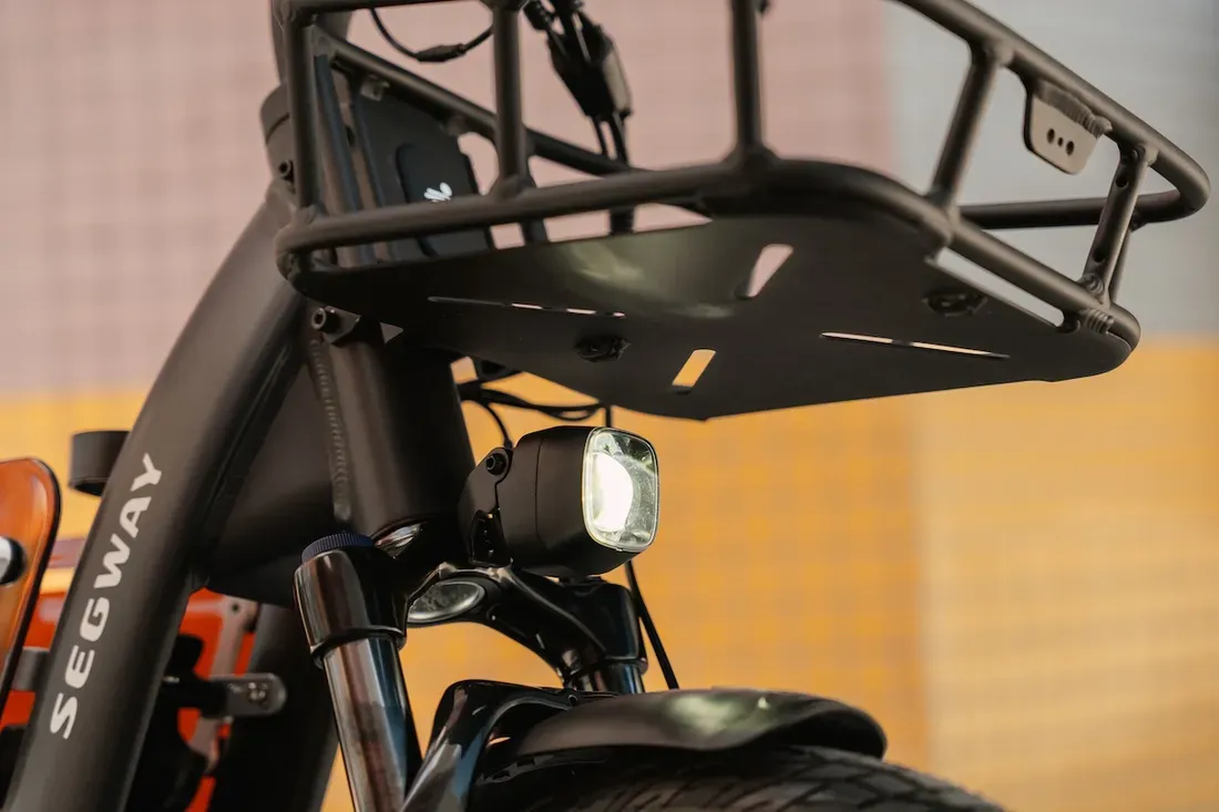 Front basket and 600-lumen headlight. - Segway Built an Auto-Shifting E-Bike That Can Haul 418 Pounds