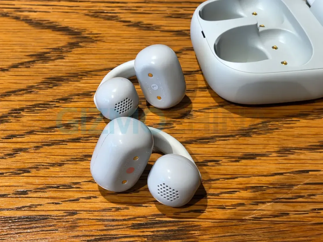 sony linkbuds clip1 These Clip-On Earbuds Eliminate In-Ear Fatigue Without Muting the World