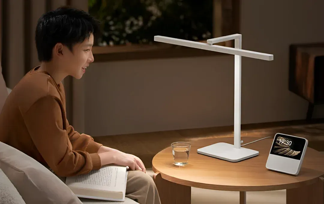 Xiaomi Mijia Desk Lamp 2 Clear Vision Edition - This $26 Xiaomi Smart Lamp Kills Screen Glare with Forward Projection