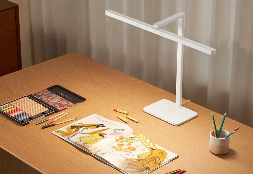 Xiaomi Mijia Desk Lamp 2 Clear Vision Edition - This $26 Xiaomi Smart Lamp Kills Screen Glare with Forward Projection