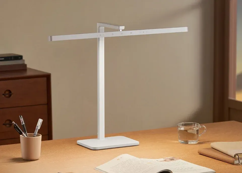 Xiaomi Mijia Desk Lamp 2 Clear Vision Edition - This $26 Xiaomi Smart Lamp Kills Screen Glare with Forward Projection