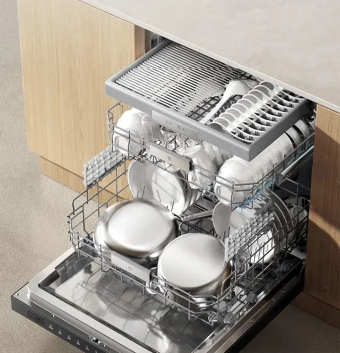 6a129324 6b32 43e3 aa17 be64c9809227 This Massive Smart Dishwasher Ends the Hassle of Running Multiple Cycles