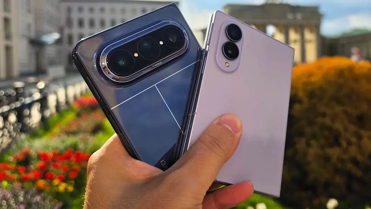 Comparison of the Samsung Galaxy Z Fold8 and Huawei Pura X Max cameras