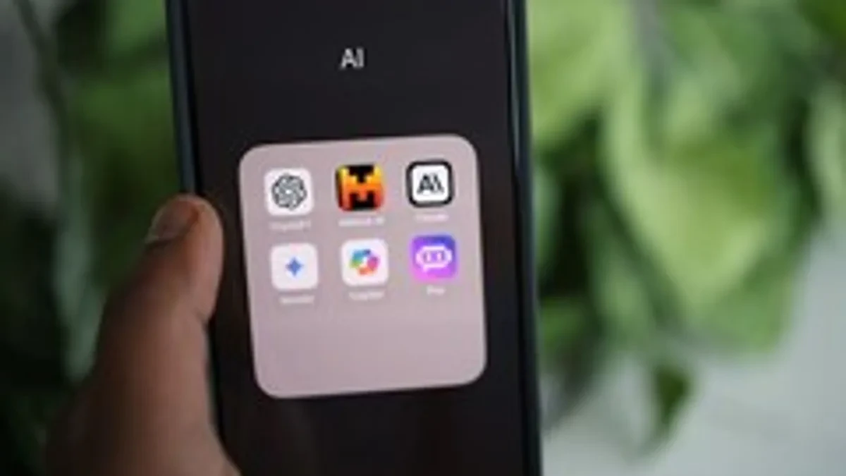 Smartphone display showing artificial intelligence apps including Gemini, ChatGPT, and Claude