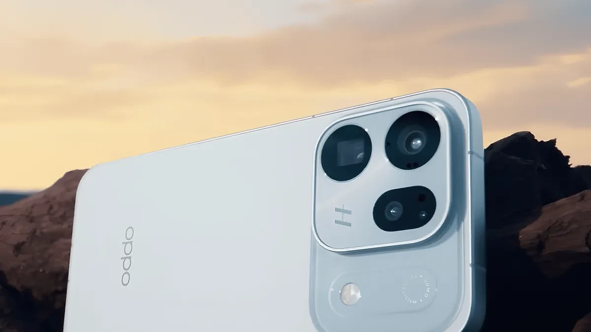 A collection of high-resolution portrait and landscape photos captured by the Oppo Find X10 smartphone showing natural colors and bokeh.