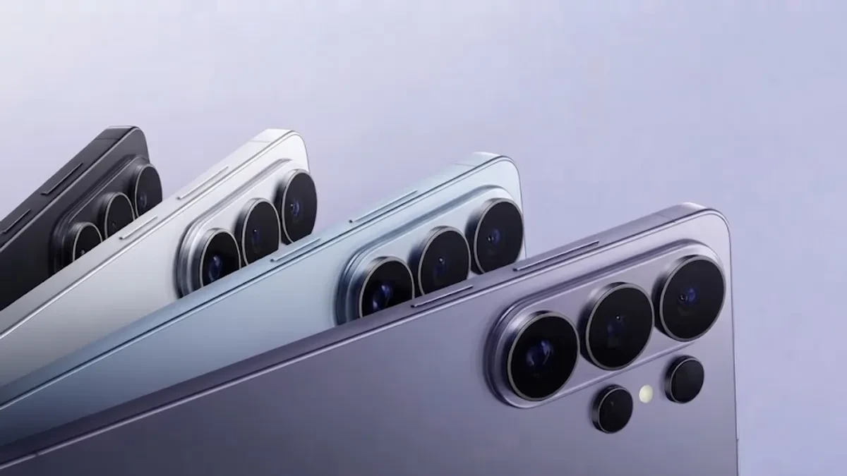 Samsung Certified Re-Newed Galaxy S26 smartphones on display