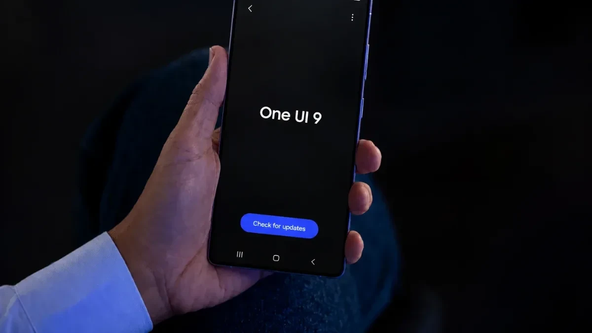 Samsung Galaxy S26 displaying the new One UI 9 interface features