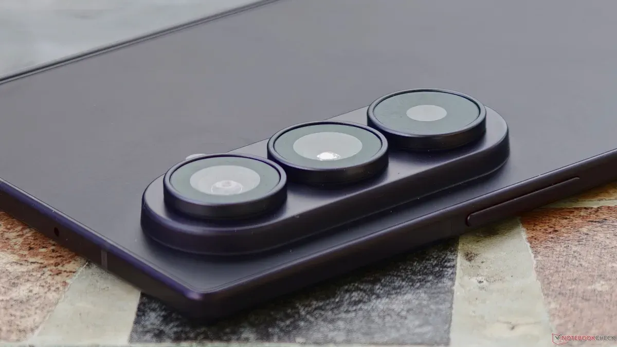 Exceptional acoustic engineering squeezed into an ultra-thin folding frame