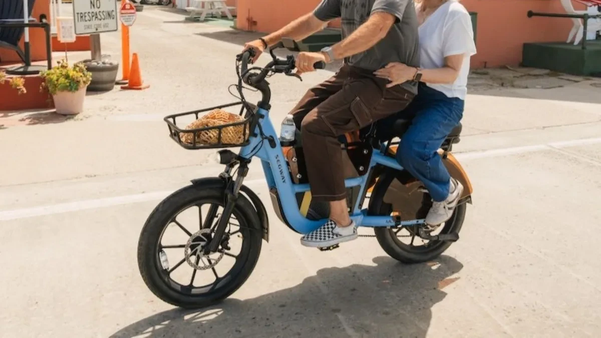Segway Muxi Pro cargo electric bicycle in Reef Blue color option