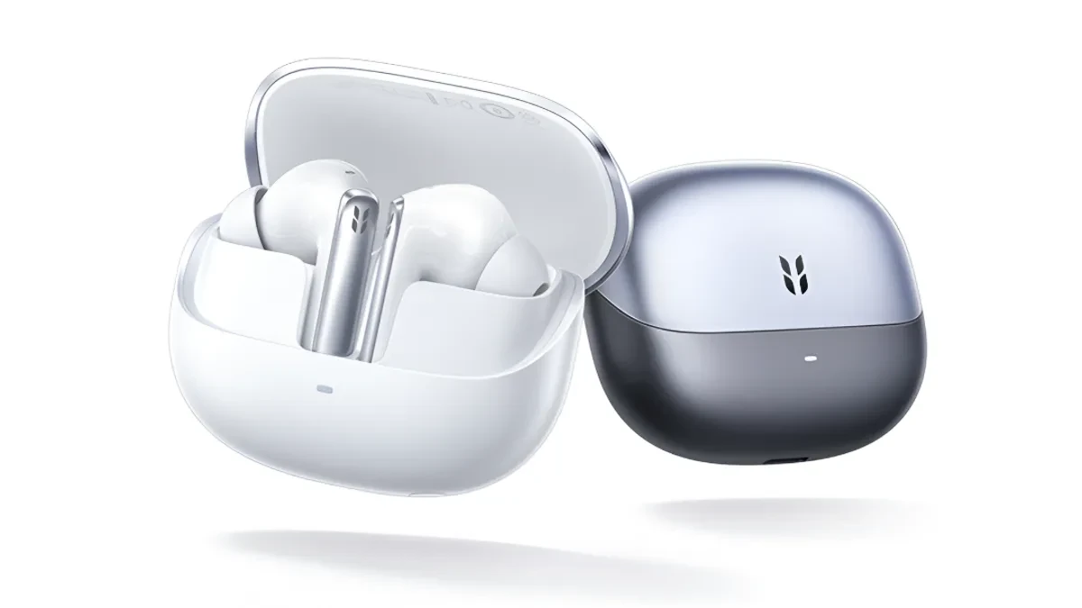 Ugreen HiTune T8 wireless earbuds in a charging case