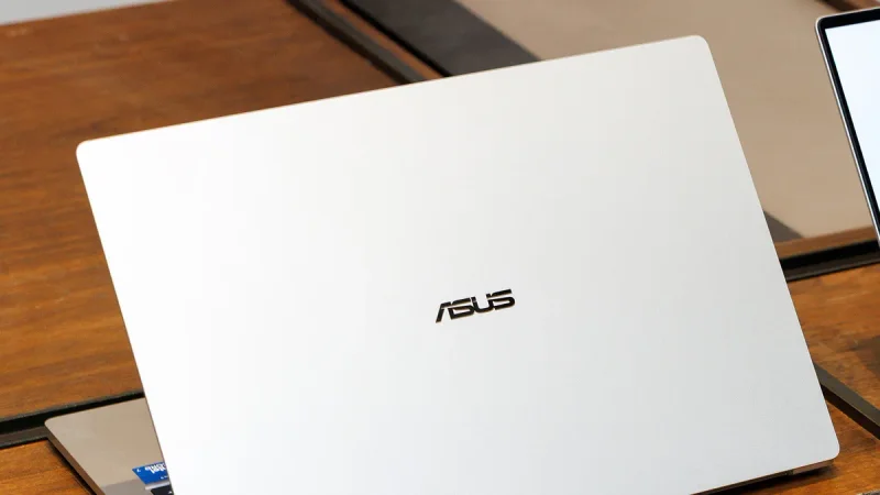 This 10.4mm Asus ExpertBook Air Packs a 120Hz OLED and 26-Hour Battery