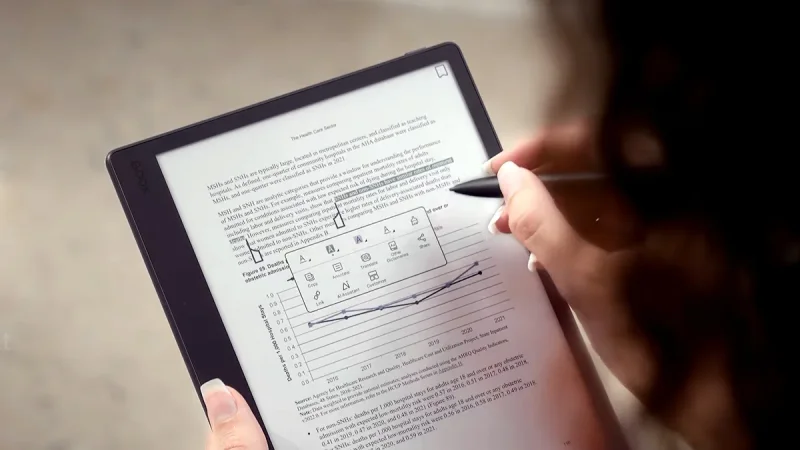 This Compact Color E-Ink Tablet Solves Digital Eye Strain
