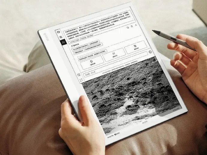 Boox Note X6 E Ink tablet with 128GB storage and split-screen multitasking