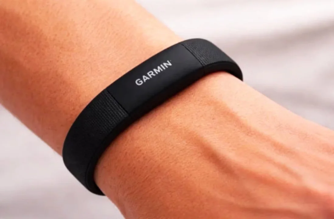 Garmin CIRQA fitness band leak showing simple fabric design with Garmin logo