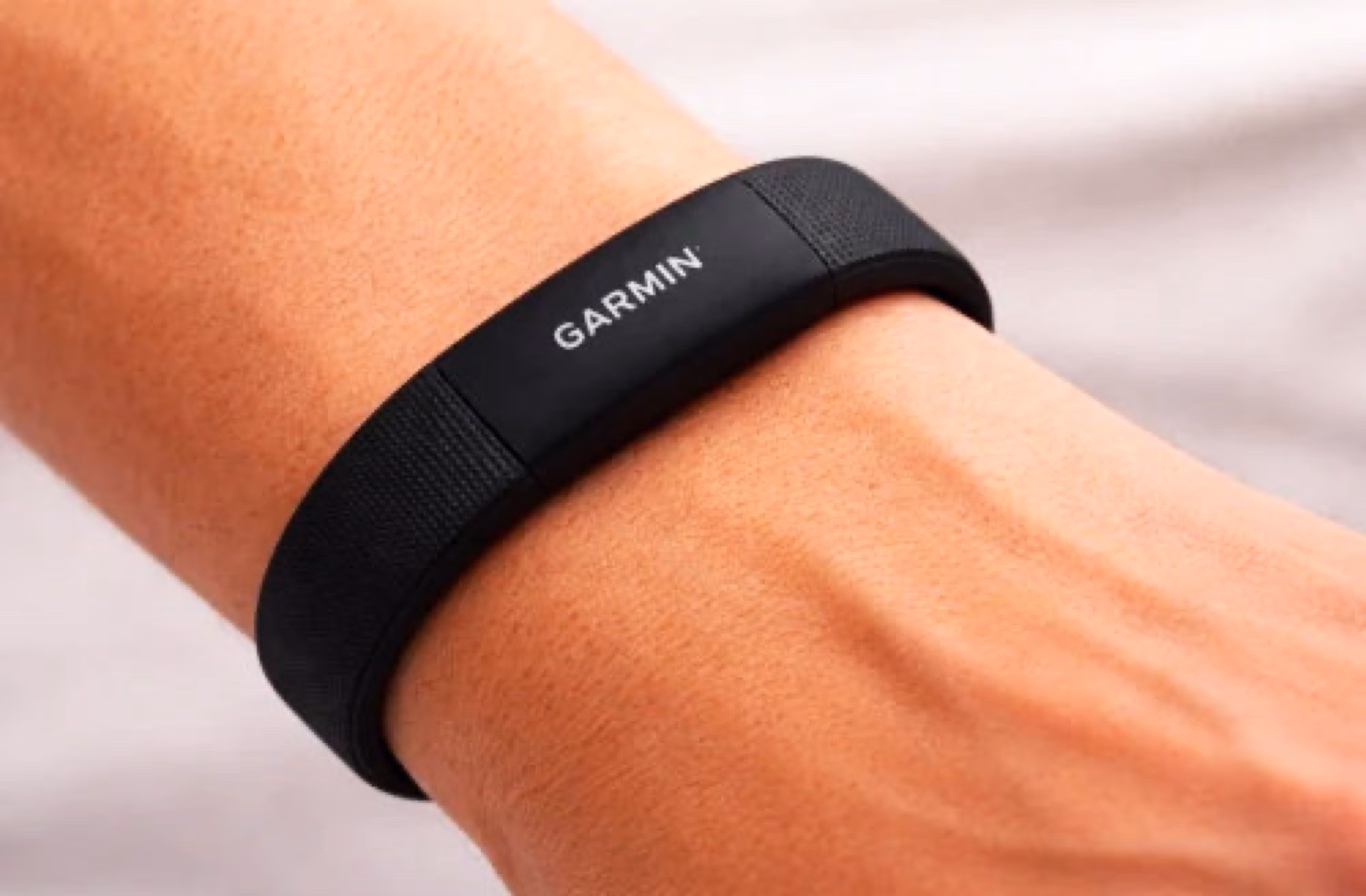 Garmin CIRQA fitness band leak showing simple fabric design with Garmin logo