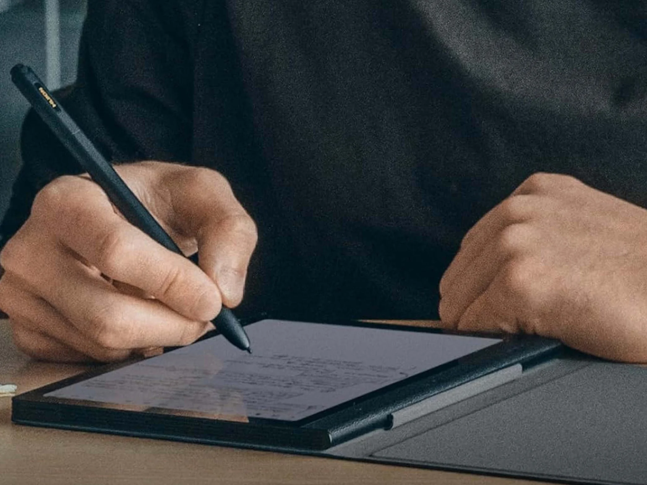 Huion Note E tablet with EMR pen and 8.4-inch IPS screen