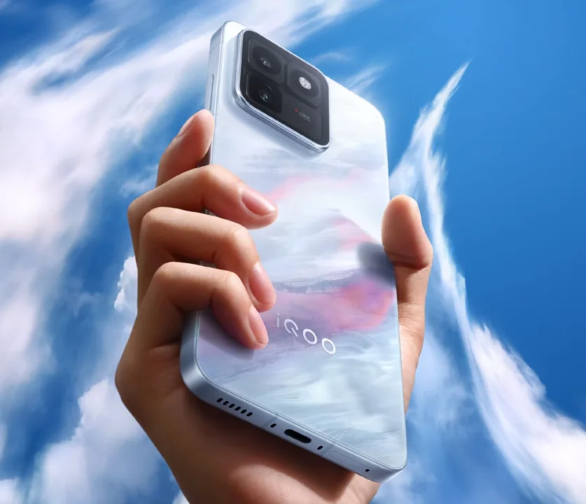 iQOO 15T smartphone featuring Dimensity 9500 Monster chipset and 2K display