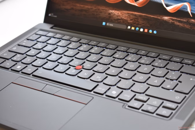 Lenovo ThinkPad T14 Gen 7 Review: A Business Laptop with Repairability Focus