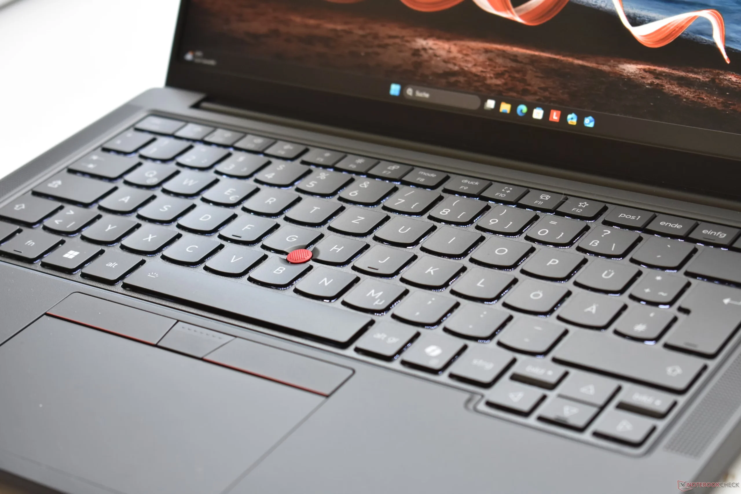 Lenovo ThinkPad T14 Gen 7 Review: A Business Laptop with Repairability Focus