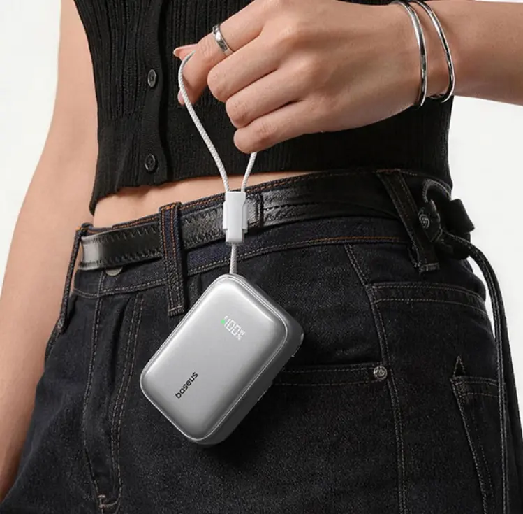 Built-in retractable and detachable charging cables on Baseus PicoGo AR11