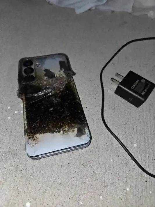 Third-party 20W USB-PD charger used during the incident (Photo: Samsung)