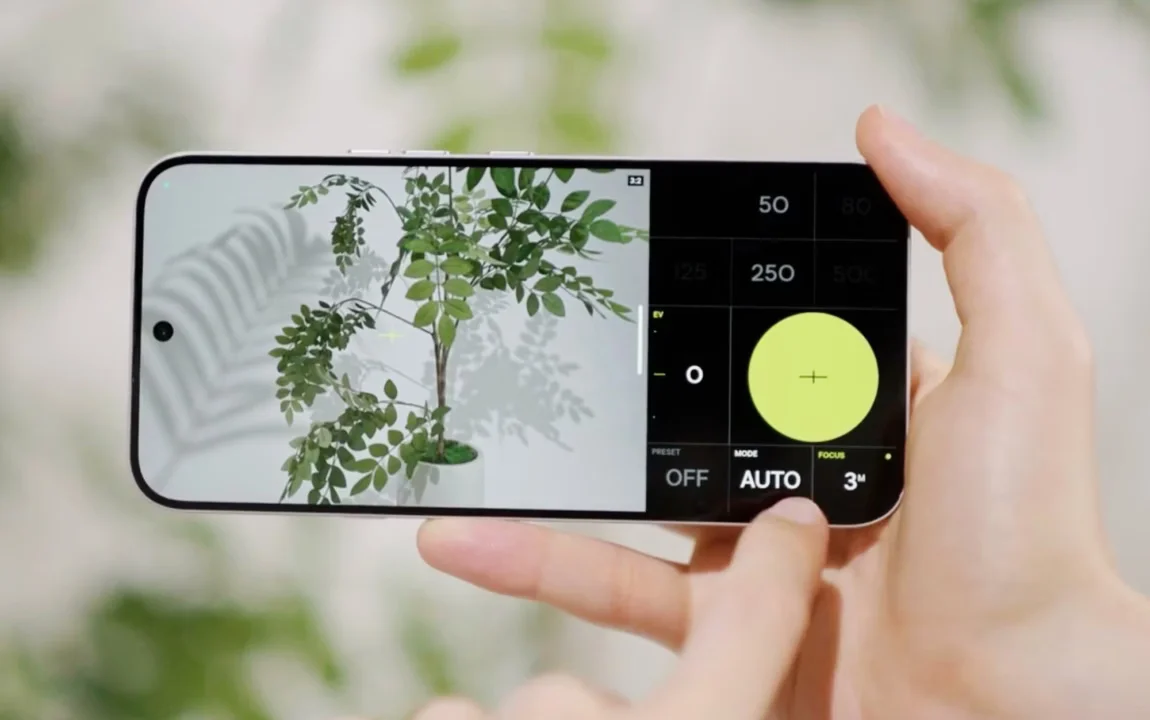 VWFNDR + MBL Android camera app offering 16-bit RAW and manual controls