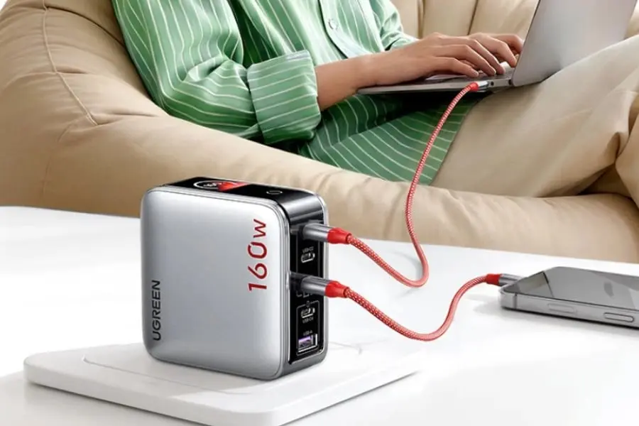 Ugreen 160W GaN charger with multi-port and smart display