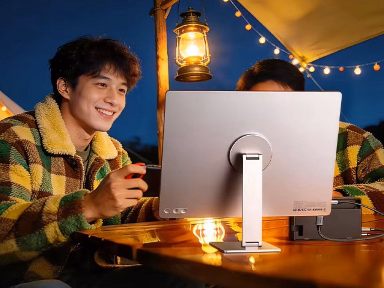 Ugreen AP16 portable monitor