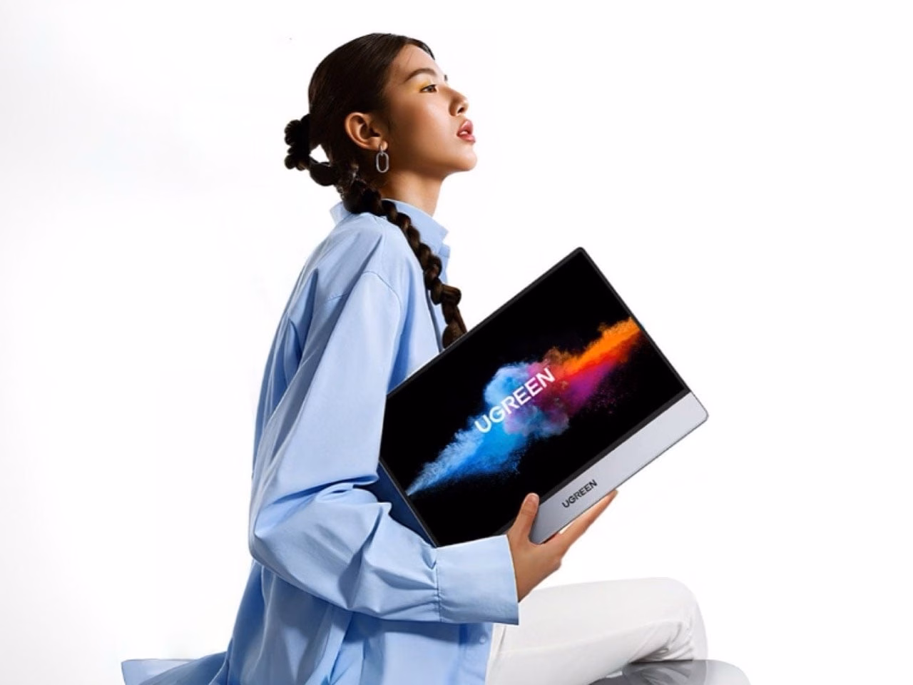 Ugreen AP16 portable monitor with 16-inch IPS display and 165Hz refresh rate