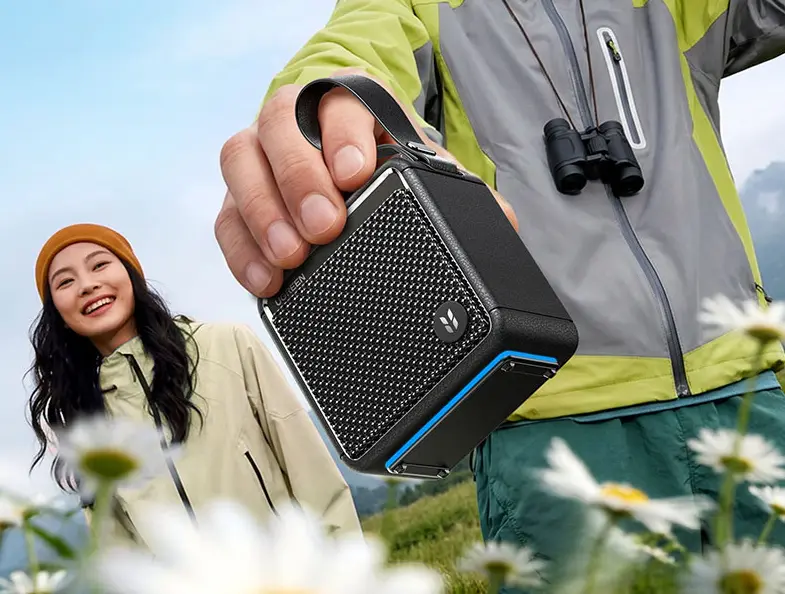 Ugreen M3 Bluetooth Speaker: Practical Features or Just Noise? Ugreen M3 Bluetooth speaker charging via USB-C port
