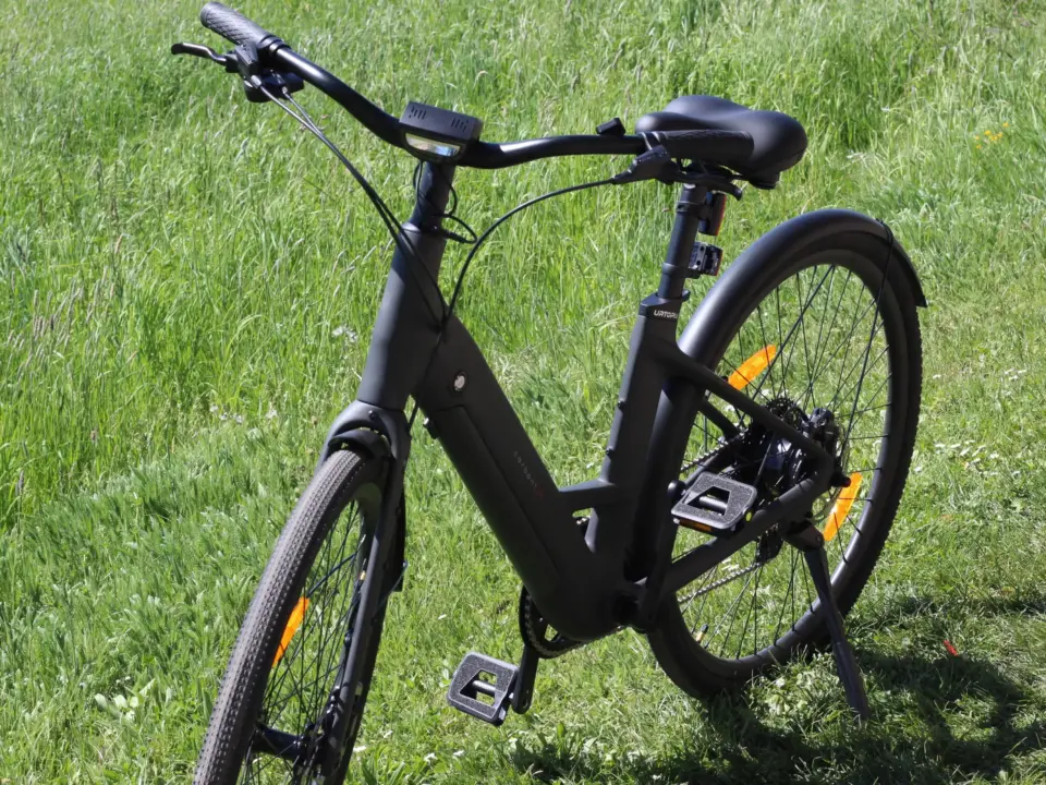 Urtopia Carbon 1 ST electric bike with LED matrix display and smart features