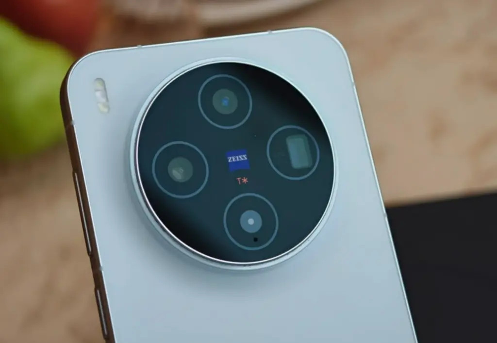 Vivo X500 Pro dual 50MP cameras and 64MP telephoto