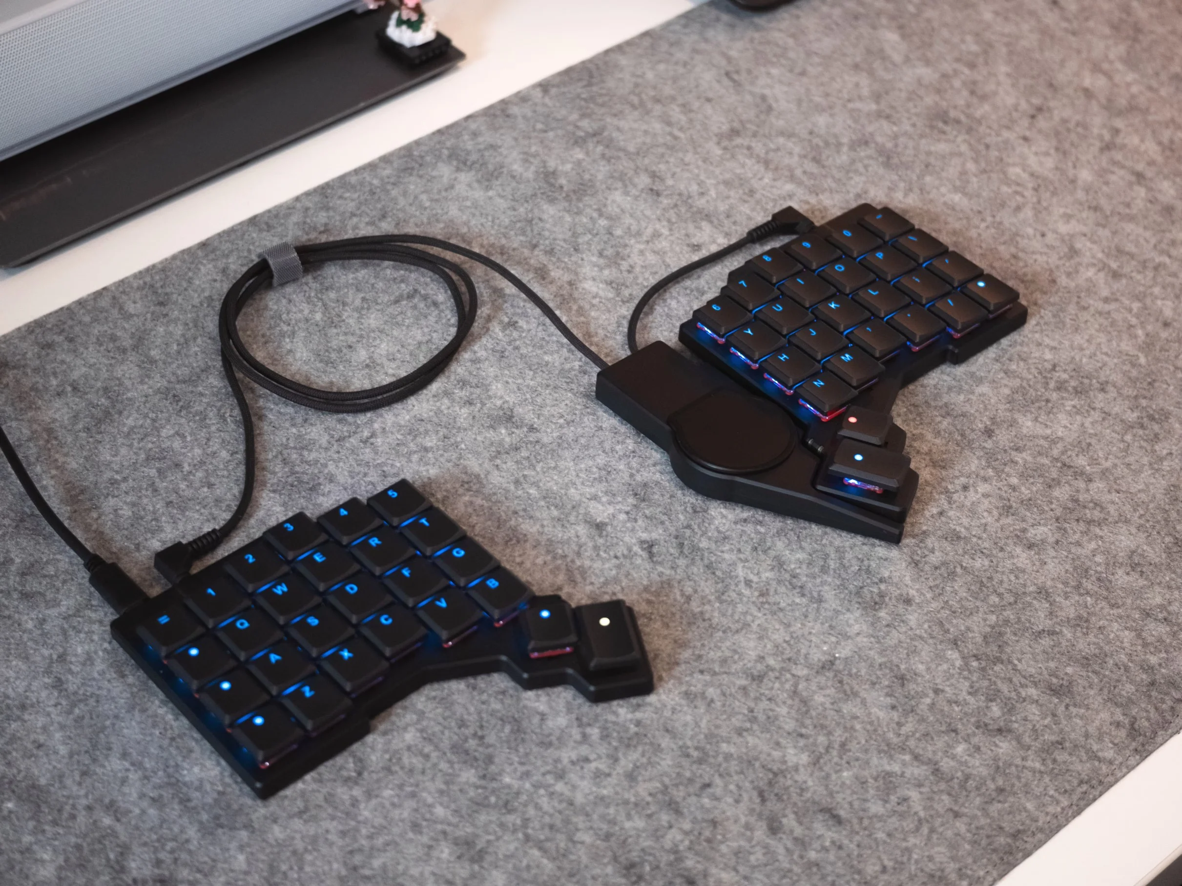 ZSA Voyager Keyboard Adds Modular Trackpad with Multitouch Gestures