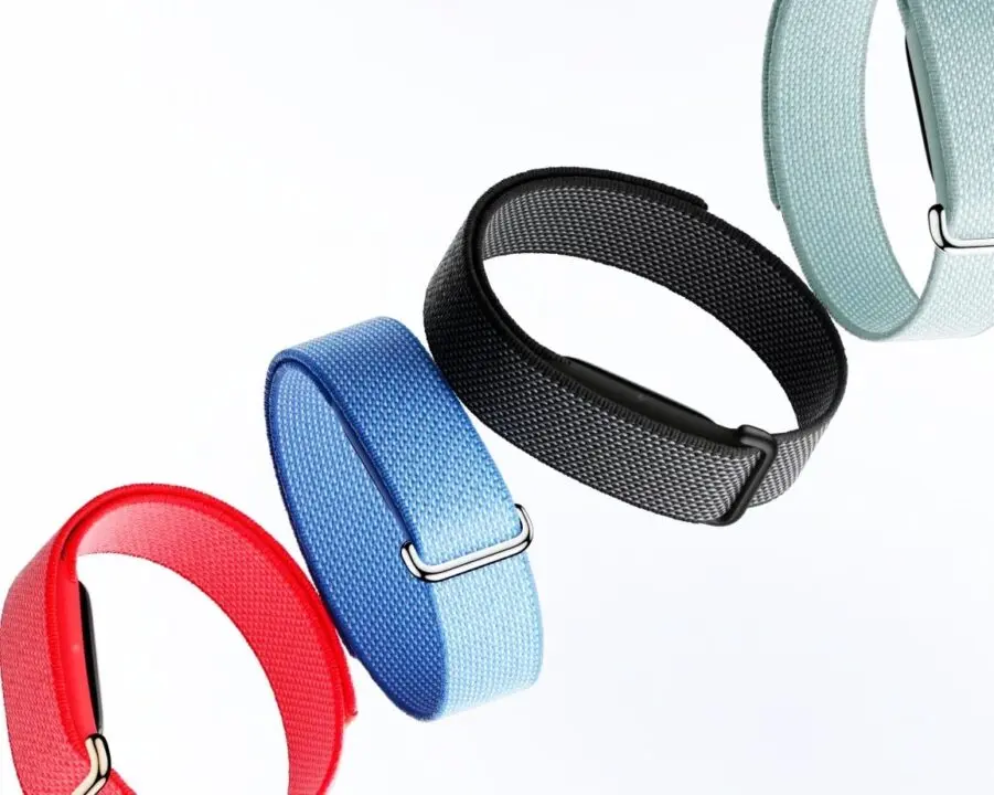 Fitbit Air wearable with 3D printed custom bands