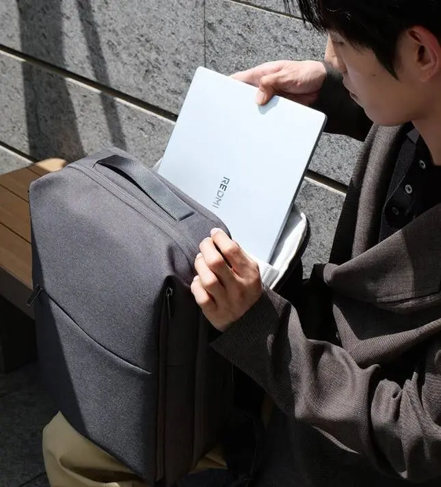 Interior compartments of Xiaomi Mijia Minimalist Business Backpack (Photo: Xiaomi)