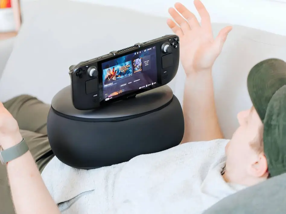 Mechanism Gaming Pillow Eases Handheld Gaming Strain For Longer Sessions Mechanism Gaming Pillow Eases Handheld Gaming Strain For Longer Sessions